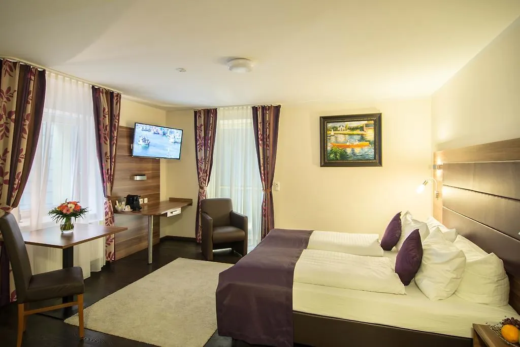 Batu Apart Hotel Munich 3*,